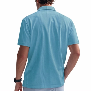 Vue arrière du polo homme bleu clair en tissu mesh respirant et à séchage rapide
