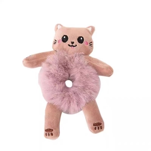 Chouchou peluche chat mignon avec visage brodé aux tons rose et marron doux