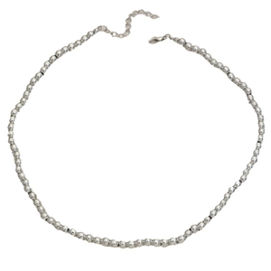 Elegante silberne Perlenkette mit verstellbarer Verlängerungskette und Karabinerverschluss