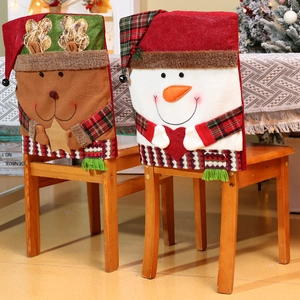 Details von Weihnachts-Stuhlhussen mit Rentier- und Schneemann-Motiven aus Samt
