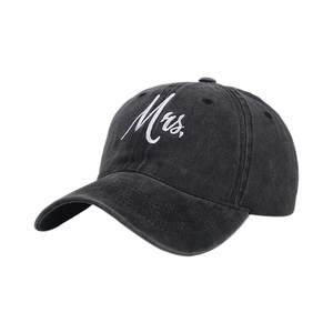 Basecap aus gewaschener Baumwolle in Vintage-Grau mit weißem Mrs. Stickerei-Schriftzug