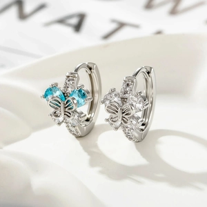 Boucles D'oreilles Créoles Papillon Cuivre Zircone Cubique Incrusté Bleu Clair Pour Femmes