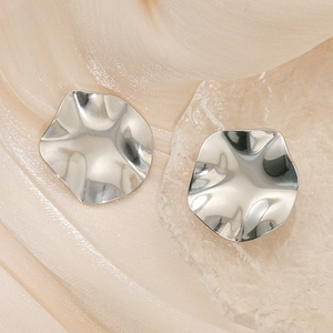 Boucles d'oreilles minimalistes disque vague irrégulier en acier argenté poli