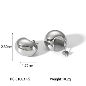 Detailed view of silver hollow C-shaped earrings with 2.30cm height and 1.72cm width dimensions