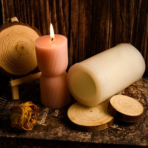 Stampo in silicone per candele geometriche a righe con candela pilastro rosa a doppia sfera