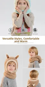 Détail d'écharpe à capuche pour enfants avec doublure en peluche et oreilles d'animaux