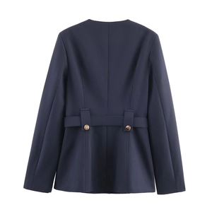 Vue arrière du blazer bleu marine avec ceinture décorative et boutons dorés fins