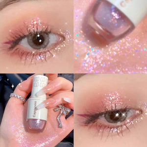 Sombra de ojos líquida brillante con purpurina rosa y morada para un maquillaje de ojos