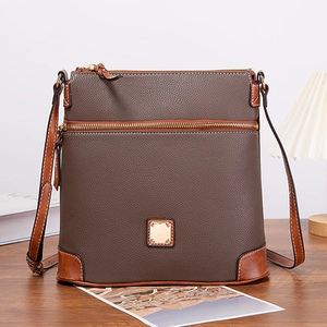 Detail showing pebbled leather texture and gold zipper of the vintage crossbody bag