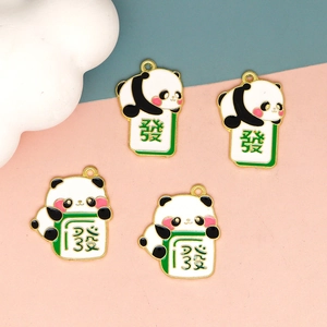 Pendentifs émaillés de panda mahjong avec caractère 'Fa' vert sur fond coloré
