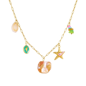 Collier doré sur le thème de l'océan avec étoile de mer coquillage et perles