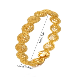 Detailed view of hollow gold flower bangle showing 6cm inner diameter and 1.2cm width