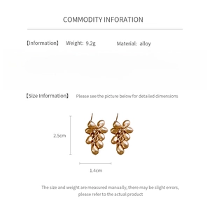 Detail specifications showing 2.5cm height and 1.4cm width for gold bead stud earrings