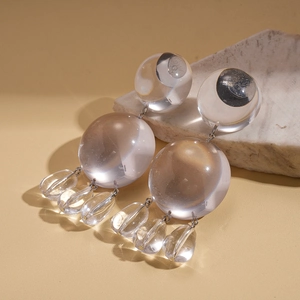 Boucles d'oreilles minimalistes en résine transparente avec perles rondes sur pierre