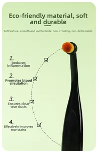 Détail de la brosse pour les taches de larmes d'animaux avec des poils doux et un manche