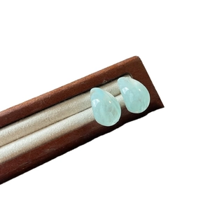 Boucles d'oreilles minimalistes en résine bleu ciel en forme de goutte d'eau