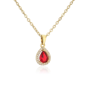 Collier doré élégant avec pendentif goutte en zircon rouge entouré de cristaux blancs