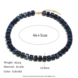 Collier vintage pour femme avec perles cylindriques en acrylique bleu marbré