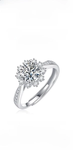 Close-up of S925 sterling silver moissanite ring with snowflake setting and adjustable band