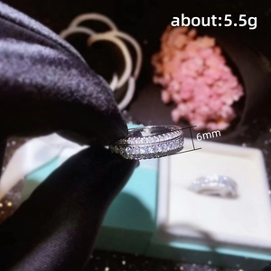 Luxuriöser Unisex-Ring in Silberoptik mit mehrreihigen glitzernden Zirkonia-Steinen
