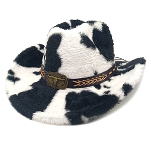 Cappello da cowboy in peluche con stampa mucca e cinturino in pelle con fibbia toro