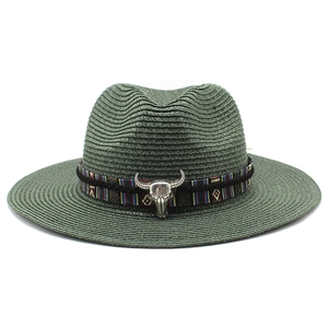 Cappello da sole in paglia verde scuro con teschio di toro e fascia etnica intrecciata