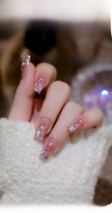 Macro shot of 100 mixed flat-bottom iridescent blue-purple nail art glass diamonds