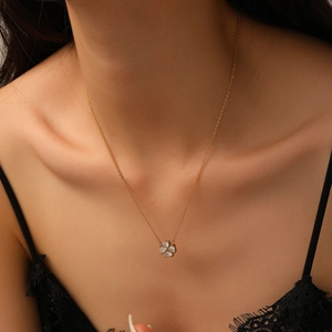 Stainless Steel Necklace Four Leaf Clover Pendant Heart Shaped Cubic Zirconia Elegant Fashion Jewelry For Women