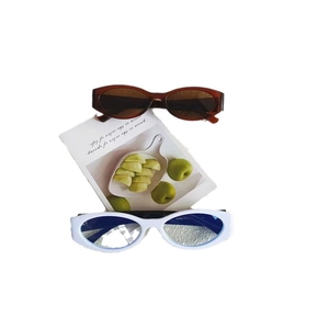 Retro oval cat eye sunglasses in brown and white with irregular frame for street style