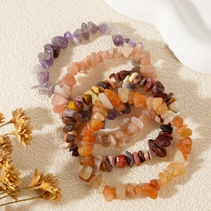 Set di braccialetti in schegge di cristallo naturale con ametista e quarzo rosa