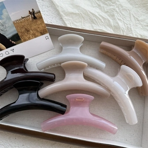 Glossy Plastic Hair Claw Clip Large Curved Elegant Shark Jaw Hairpin Headpiece For Women Thick Hair Styling