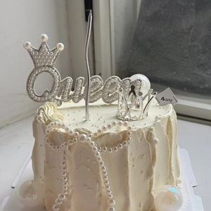 Elegant Queen pearl cake topper with silver crown, rhinestones and silver candle set