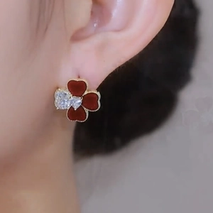Detailed close-up of 18K gold plated clover stud earring with red and white petals