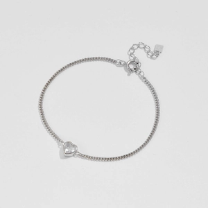 Detail of S925 sterling silver chain bracelet with a heart-shaped clear zircon charm