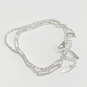 Bracciale a strati in argento 925 scintillante con catena a graffetta e chiusura a moschettone