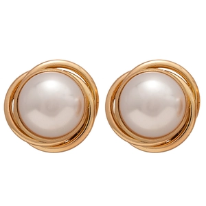 Boucles d'oreilles vintage rondes géométriques en perles avec fil doré sur fond blanc