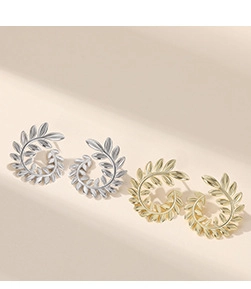Macro detail of leaf-shaped S925 silver stud earrings in gold and silver finishes