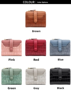 Display a matrice di portafogli bifold da donna con motivo coccodrillo in sette colori