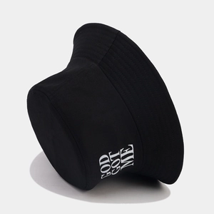 Chapeau bob en coton noir avec broderie blanche GOD GOT ME pour l'extérieur