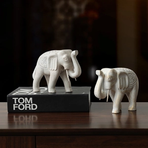 Figurines d'éléphants blanches minimalistes avec sculptures florales pour la maison