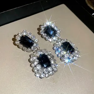 Französische Vintage-Ohrringe mit blauem Rechteck-Stein und funkelndem Diamant-Halo