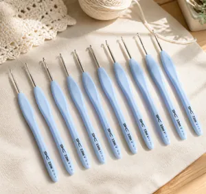 Set of 10 ergonomic crochet hooks with blue handles from 1.5mm to 6.0mm for hair and wool