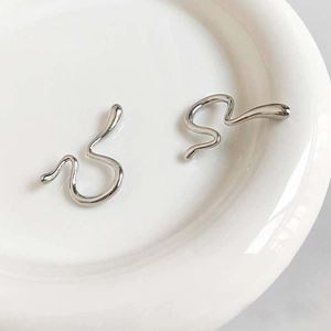 Minimalist silver wavy ear cuff earrings with irregular streamlined metal design