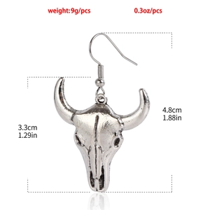 Tableau des tailles pour boucles d'oreilles tête de mort de taureau argentées vintage