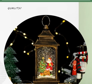Vue détaillée de la lanterne de Noël en bronze avec Père Noël et paillettes scintillantes