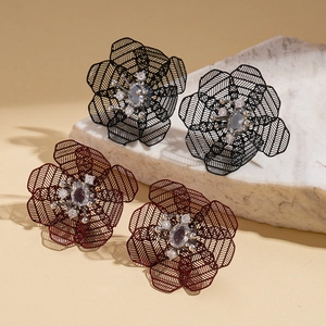 Vintage hollow mesh flower earrings with rhinestones in black and burgundy tones