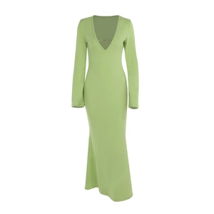 Robe longue verte élégante à manches longues avec col en V profond et coupe ajustée