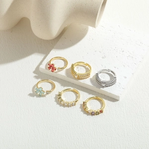 Lussuosi anelli a fiore placcati oro 14K con zirconi colorati in vari design di moda