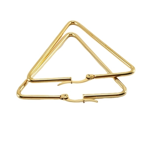 Élégantes boucles d'oreilles triangle en acier inoxydable plaqué or 18 carats poli