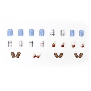 Faux ongles courts carrés à motifs carreaux bleu et marron avec lignes dégradées